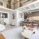 Duplex à Deux Pas Des Champs Elysée