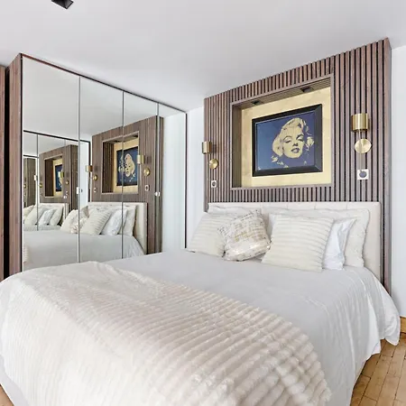 Duplex A Deux Pas Des Champs Elysee Paris