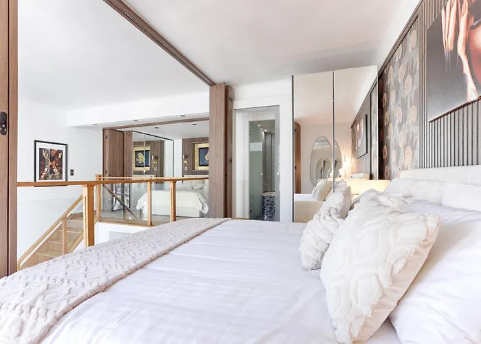 Duplex A Deux Pas Des Champs Elysee Paris