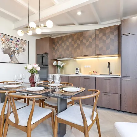 Duplex A Deux Pas Des Champs Elysee *