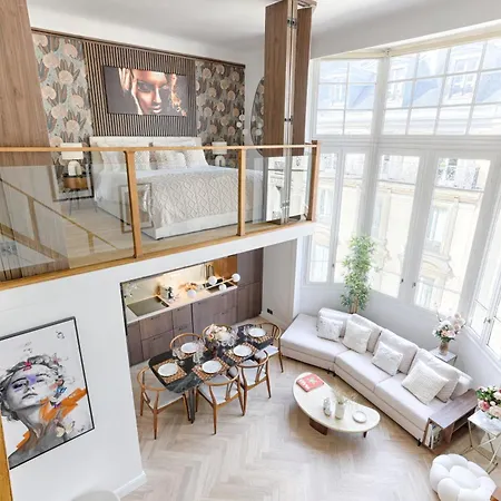 Duplex A Deux Pas Des Champs Elysee Apartment