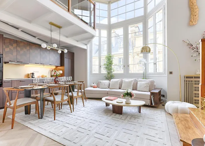 Duplex à Deux Pas Des Champs Elysée *
