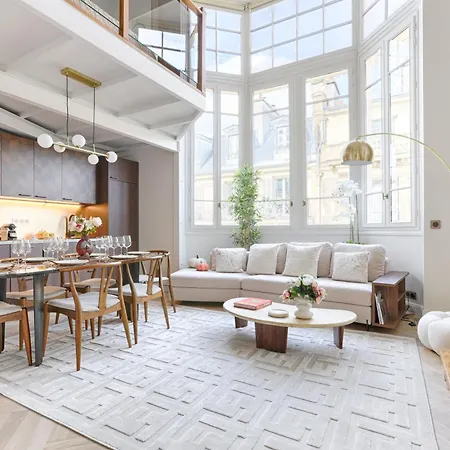 Duplex à Deux Pas Des Champs Elysée *