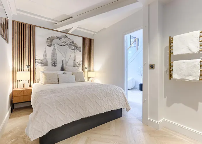 Appartamento Duplex à Deux Pas Des Champs Elysée Parigi